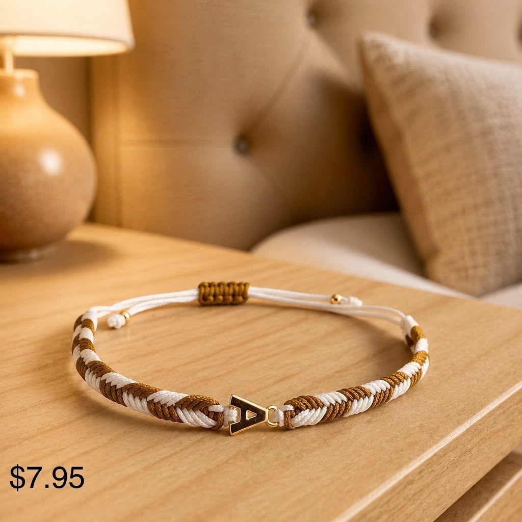 Pulsera tejida con inicial